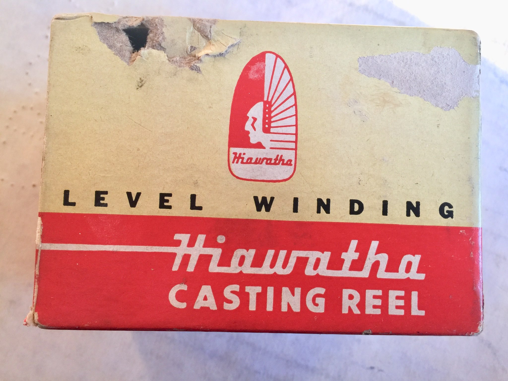 VINTAGE ENGRAVED HIAWATHA # 6565 CASTING REEL + BOX !!