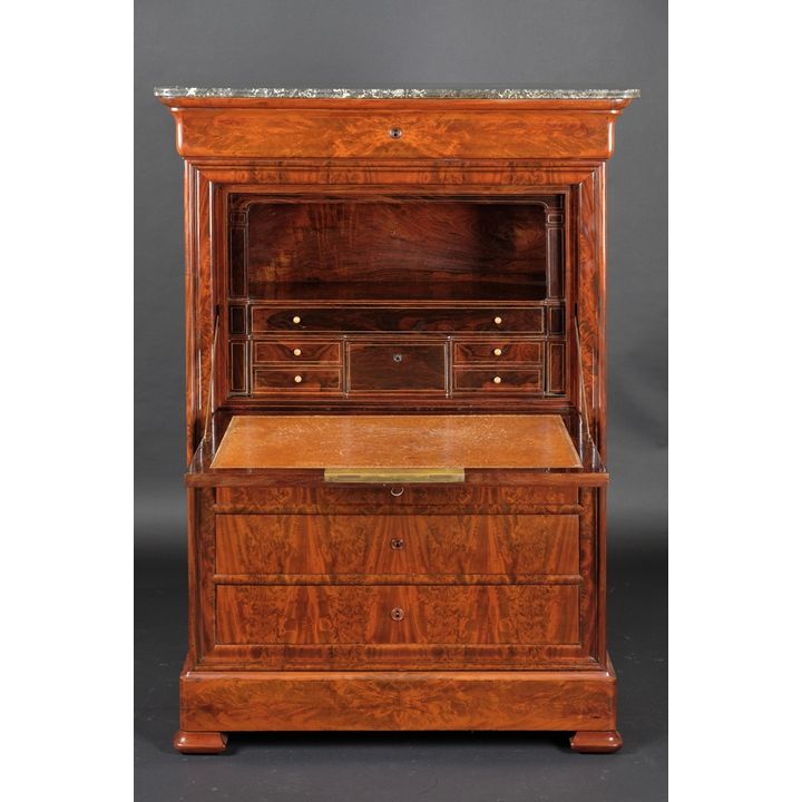 Elégant secrétaire d'époque Louis Philippe en bois d'acajou flammé. France, XIXème