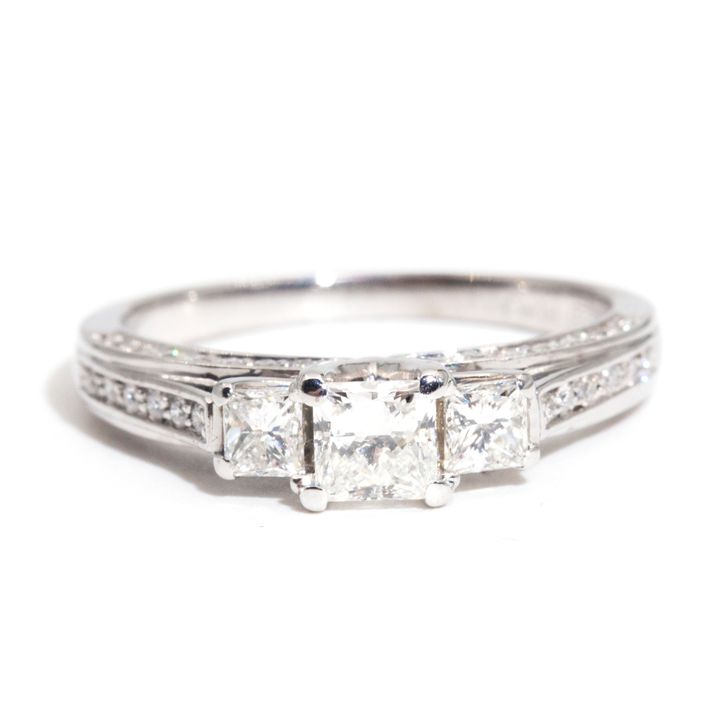 18ct Diamond Ring