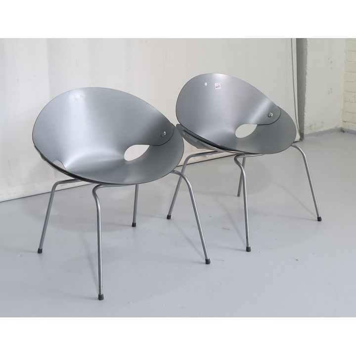 PAIR OF PLASTIC SIDE CHAIRS