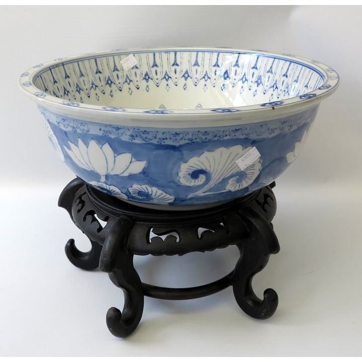 LARGE CHINESE PORCELAIN BOWL ON STAND
