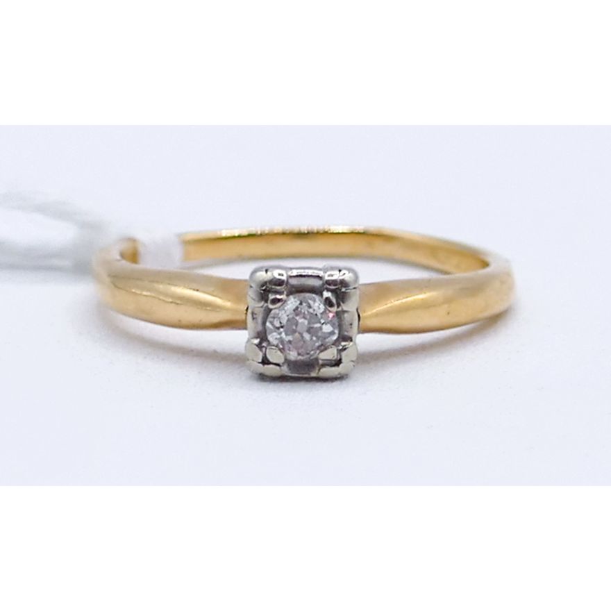 Ladies .15ct Diamond 14k Ring Size 6 - 2.5 Grams