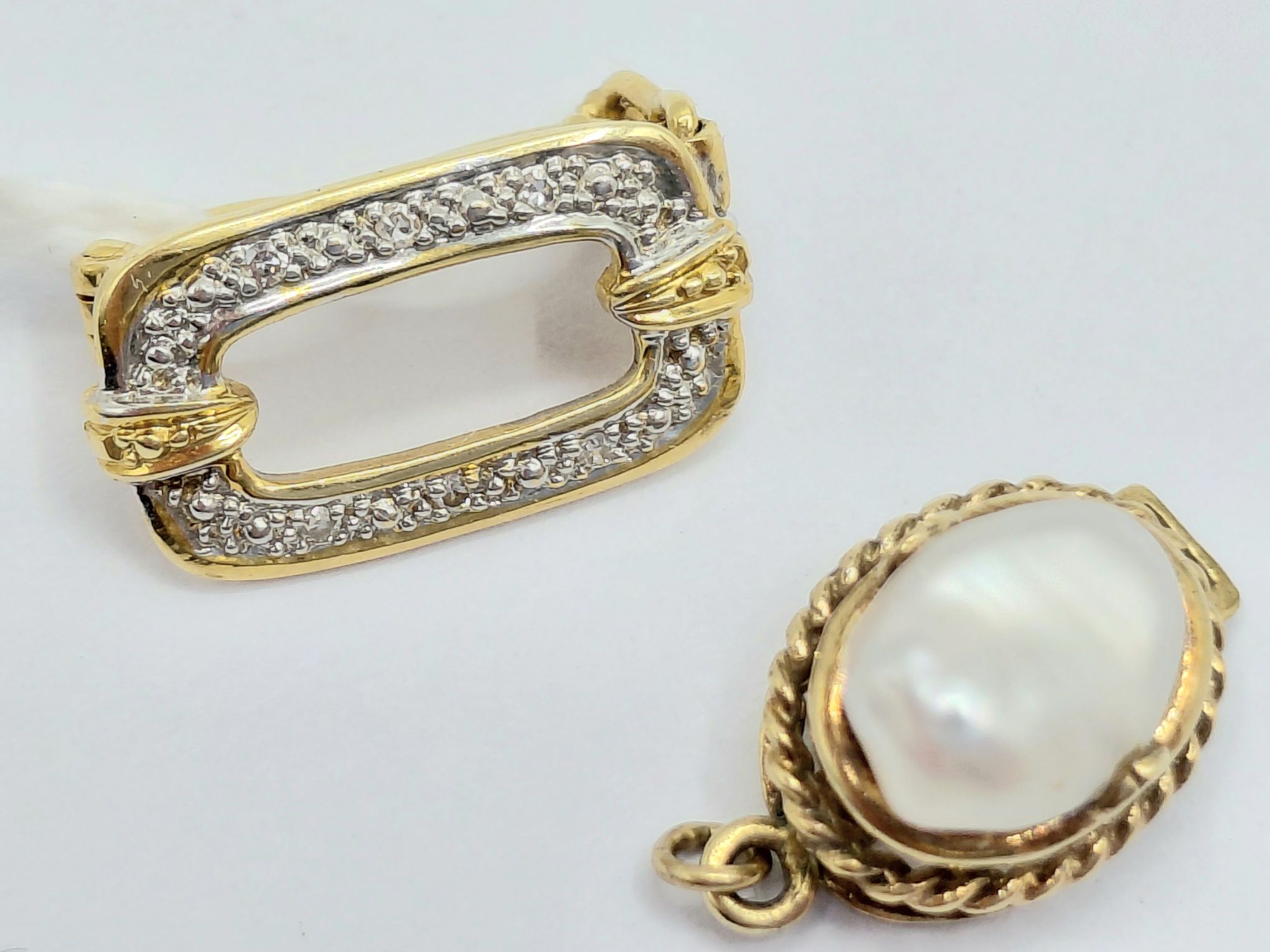18ct And 9ct Gold Clasps