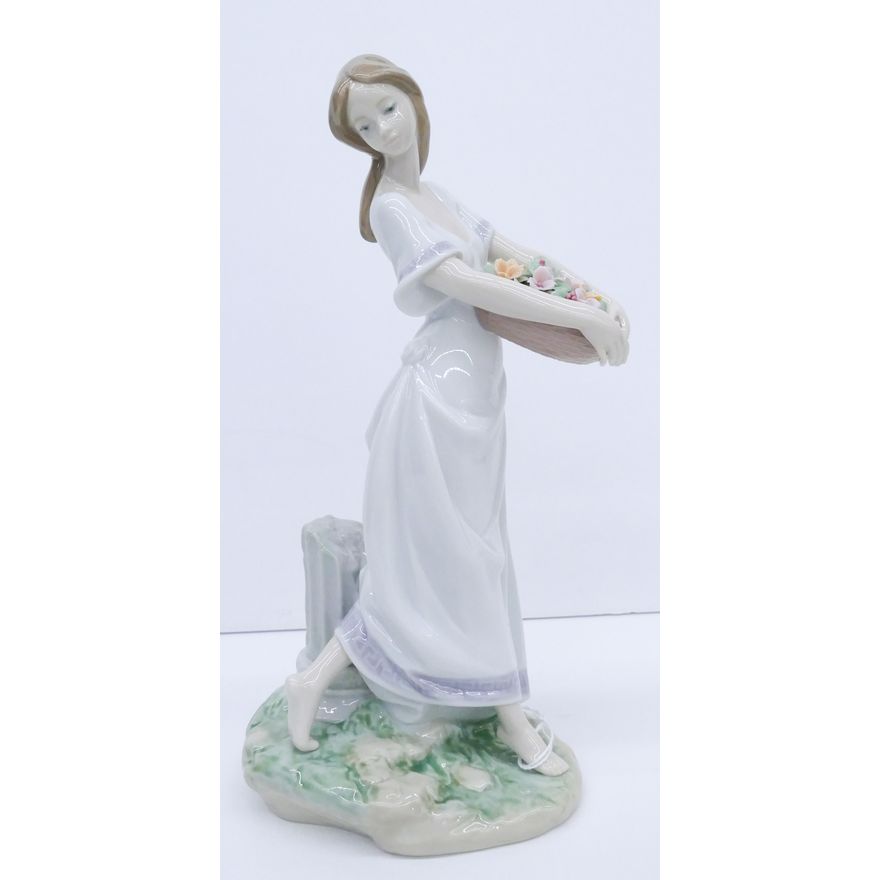 Lladro ''Gardens of Athens'' Figure With Box - 7704