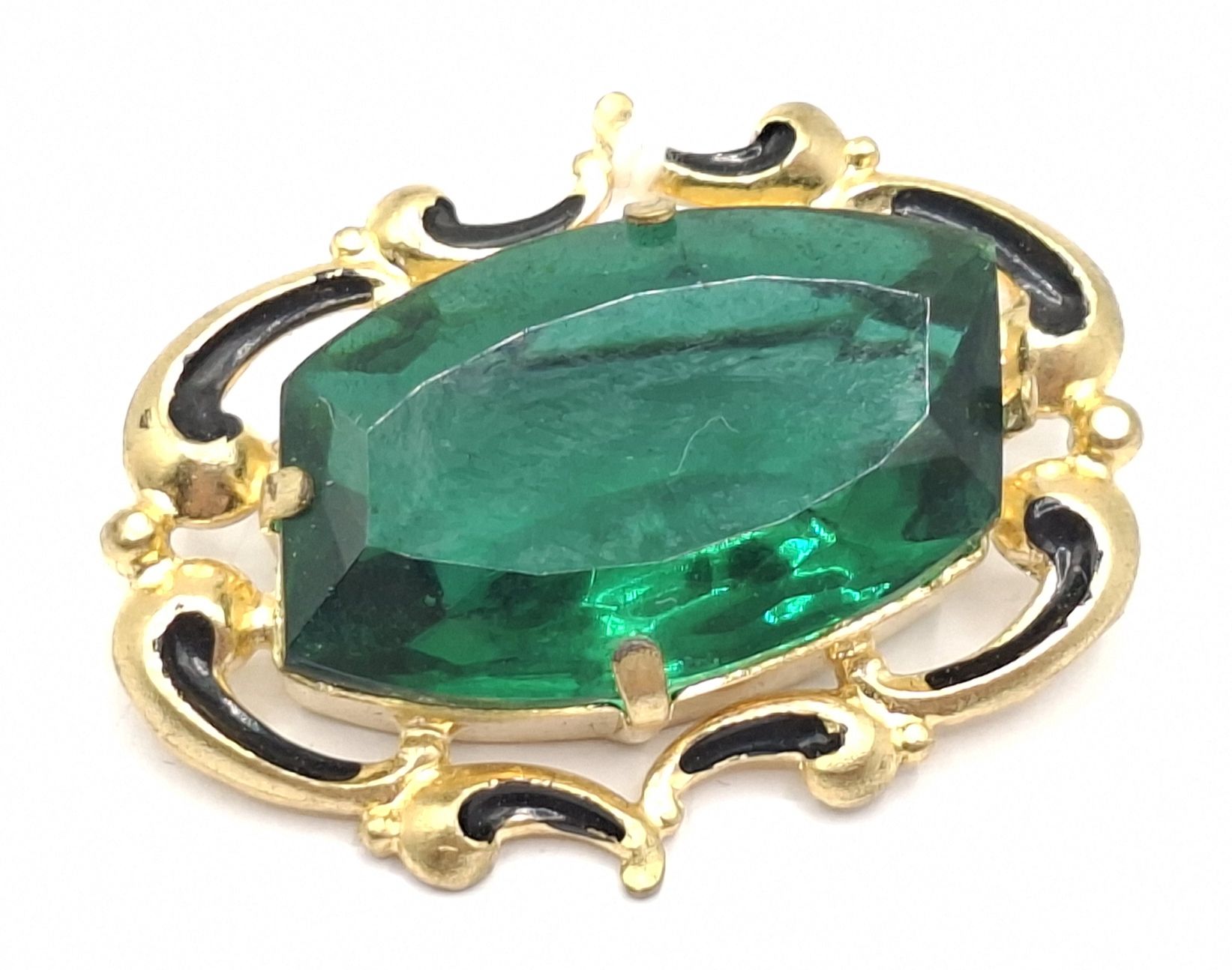 1061 · COSTUME BROOCH