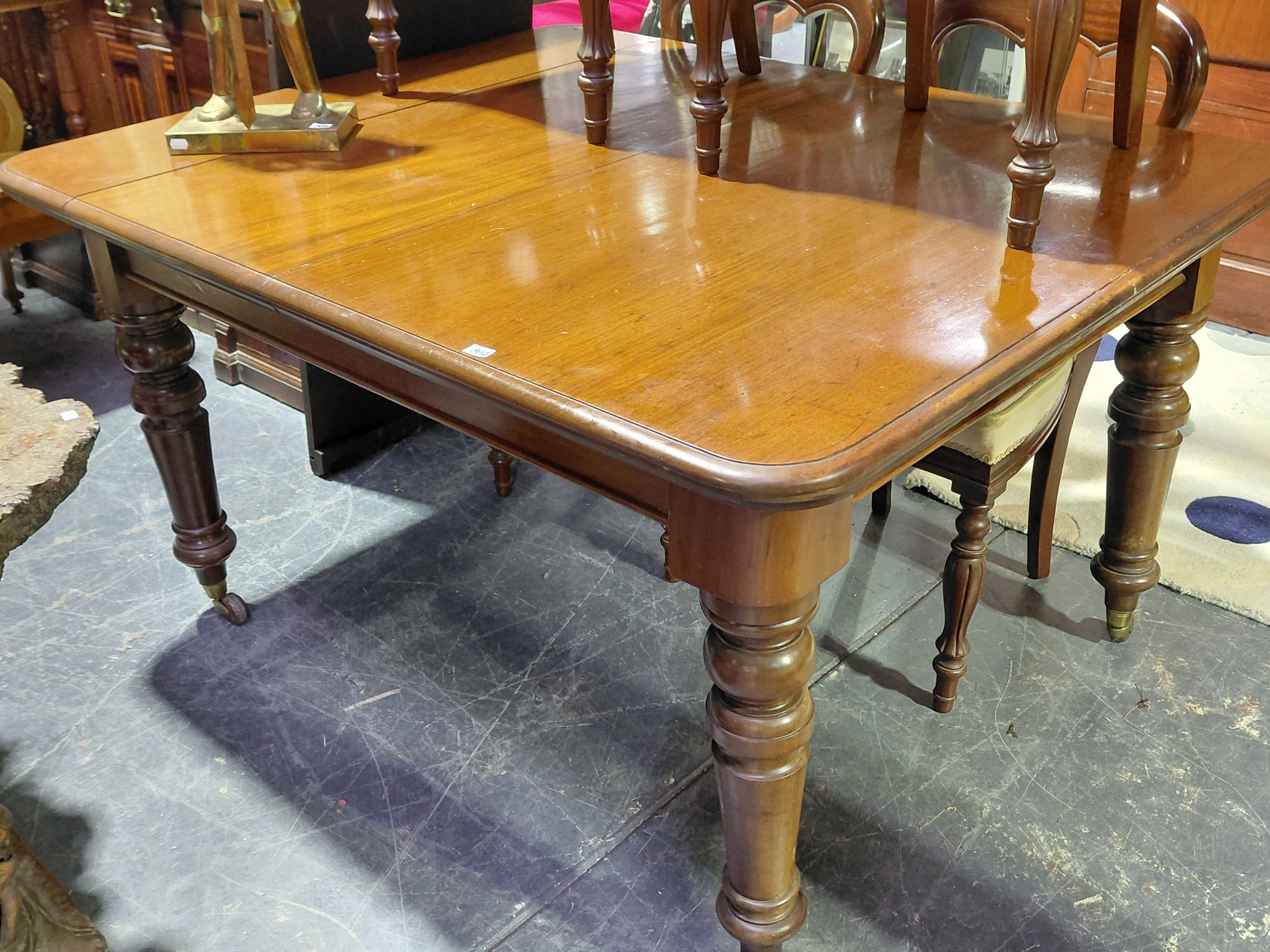 304 · VICTORIAN DINING TABLE