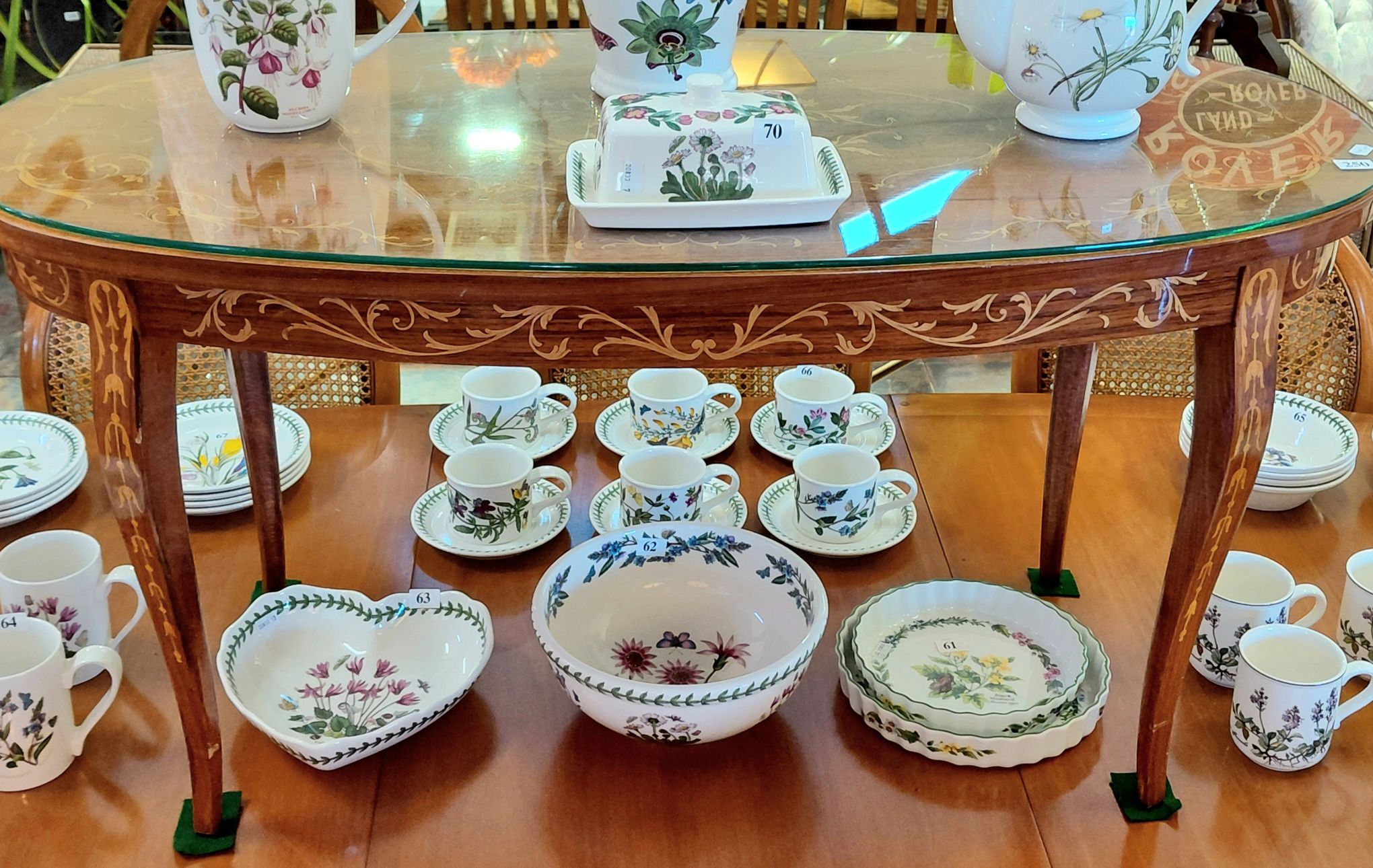 250 · QUALITY COFFEE TABLE