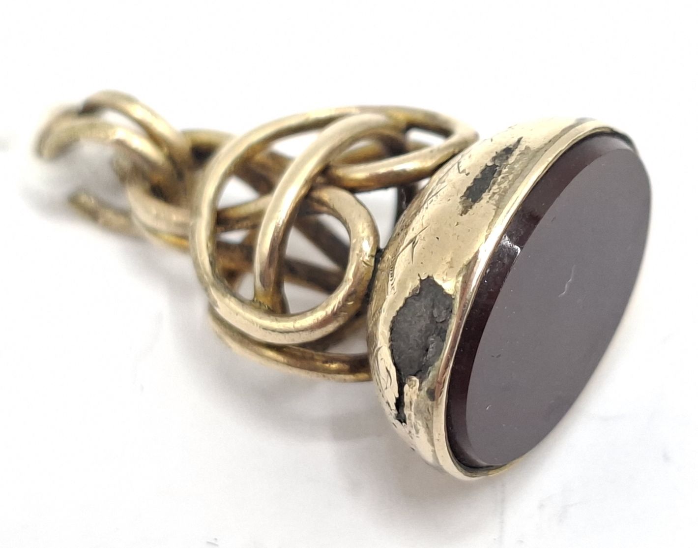 1053 · 9CT GOLD PLATED FOB PENDANT