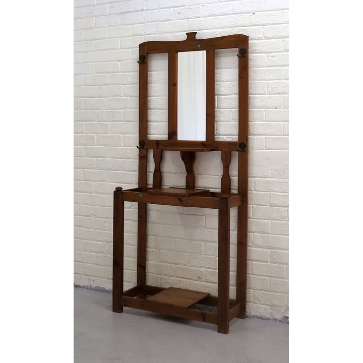 PINE HALLSTAND