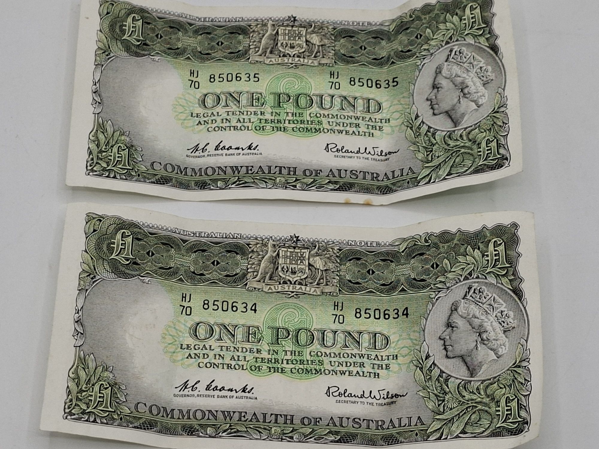 Commonwelth Of Australia One Pound Note ,