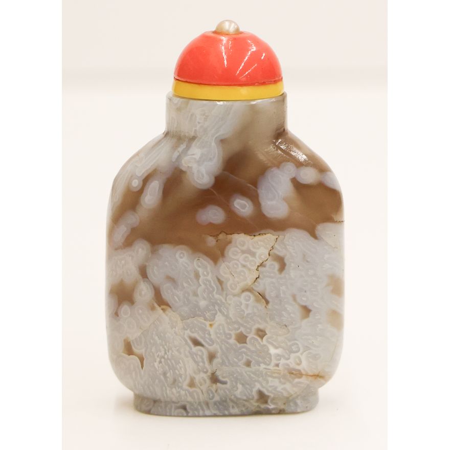 Chinese White Moss Agate Snuff Bottle