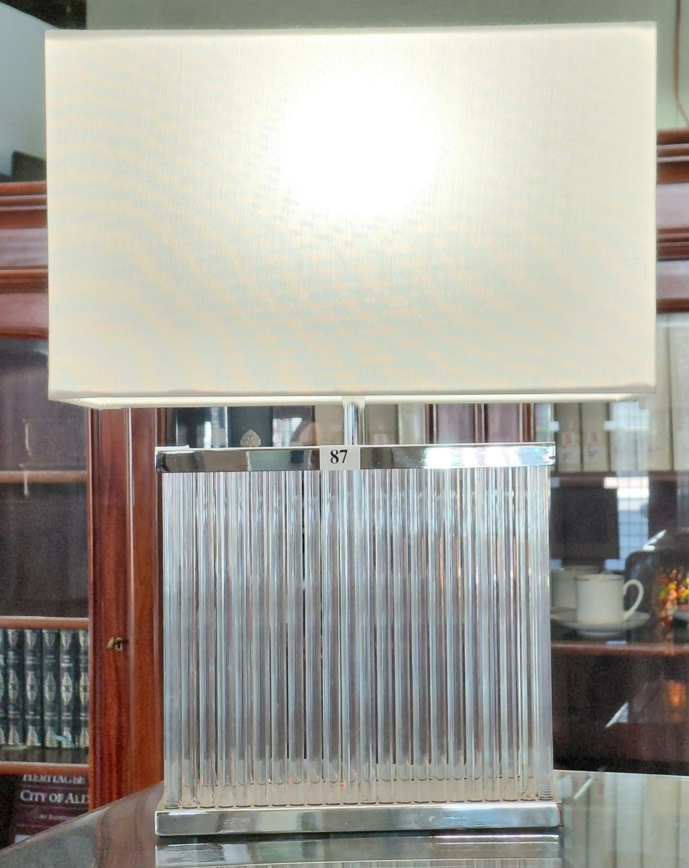 87 · CONTEMPORARY TABLE LAMP