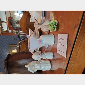 Small ruffled vase, pelican and other misc figurines