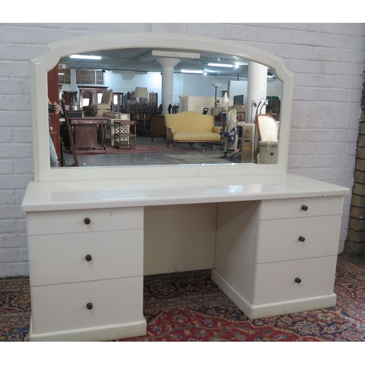 DRESSING TABLE