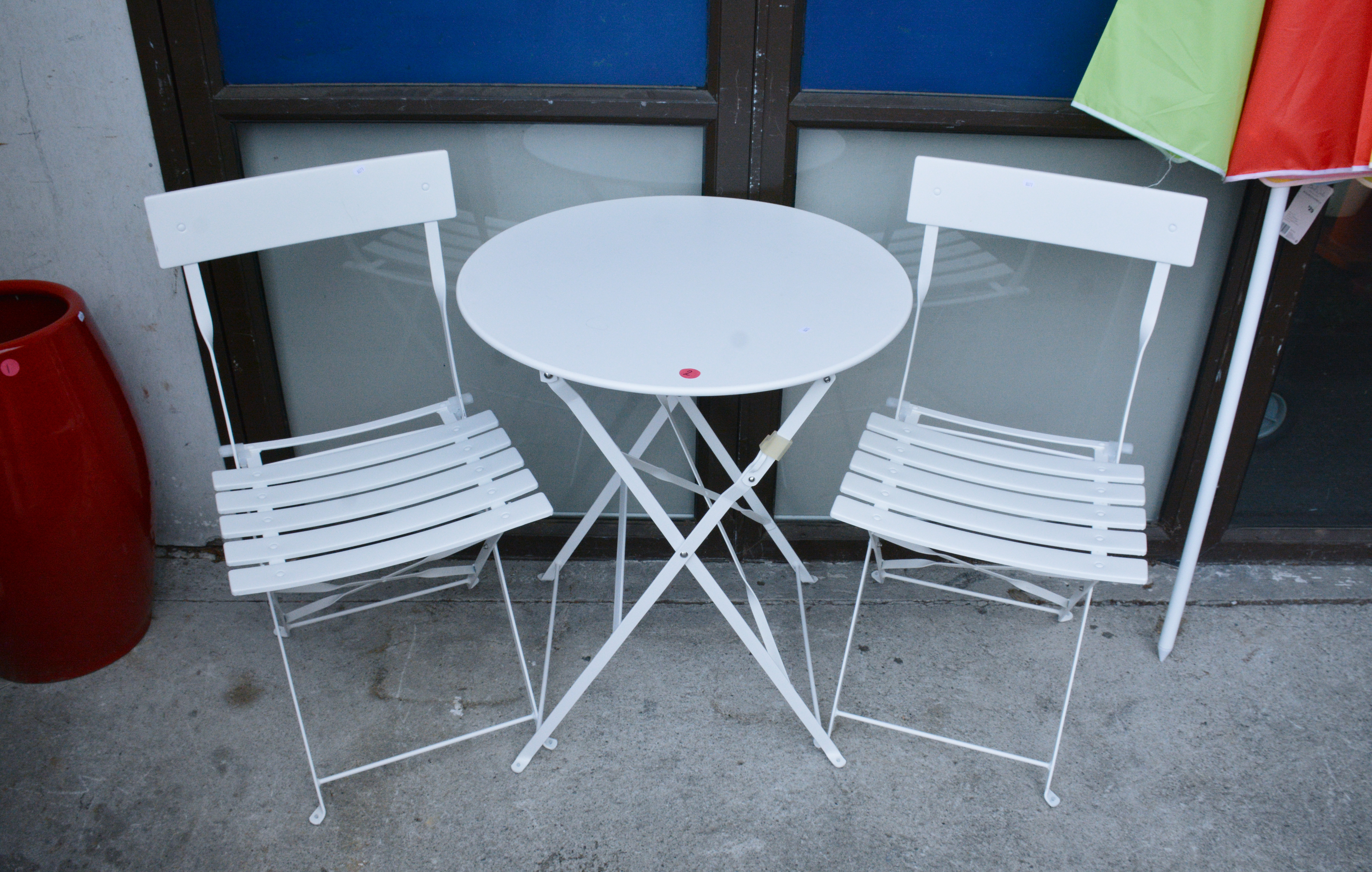 White Metal Outdoor Table and 2 Chairs — NZ auction result