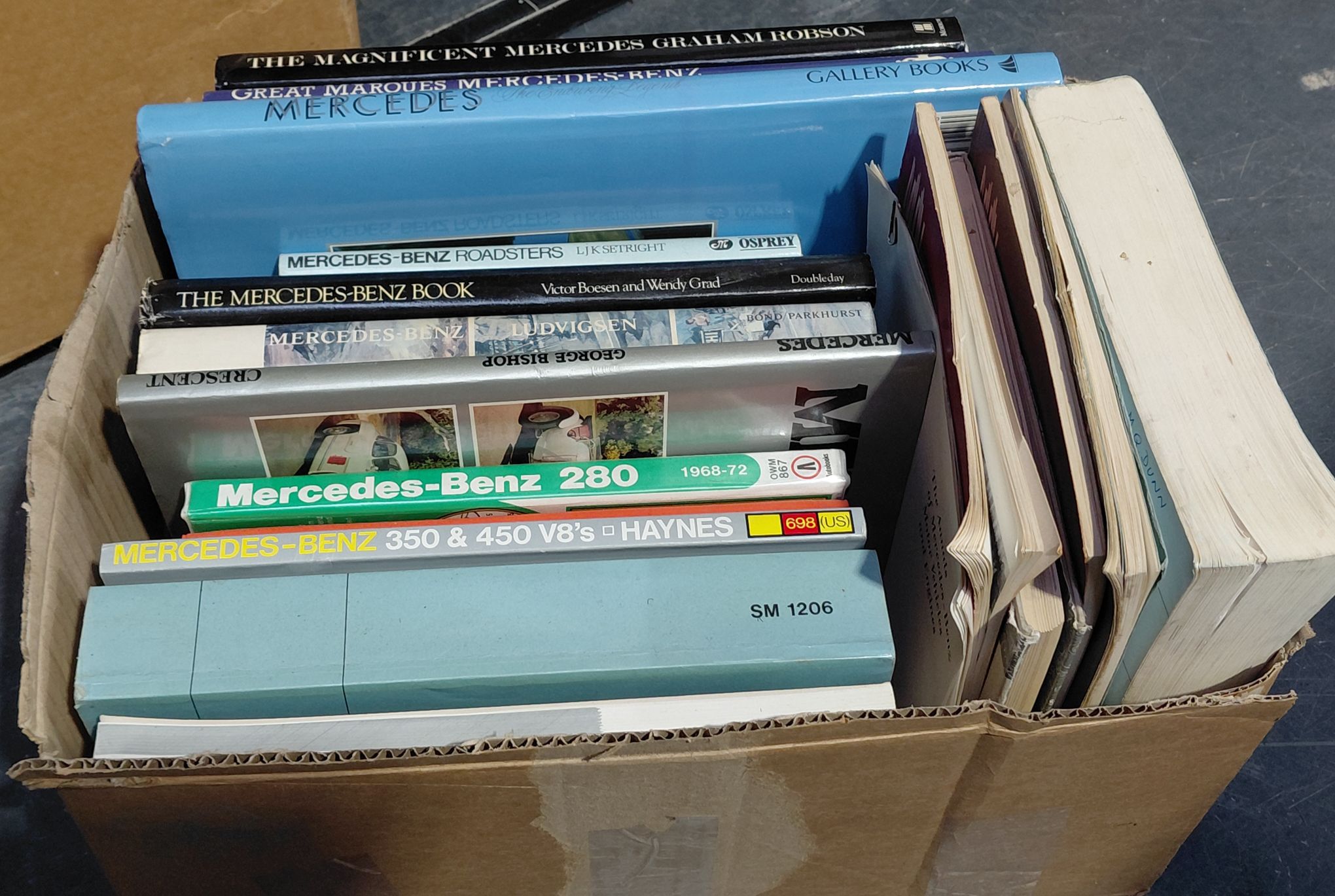 MERCEDES BENZ BOOK COLLECTION