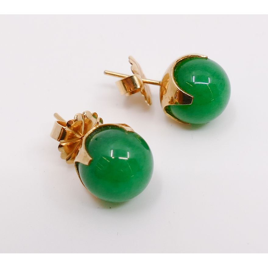 Pair 14K & Green Jade Earrings. 12mm diameter each. 7.26g TW