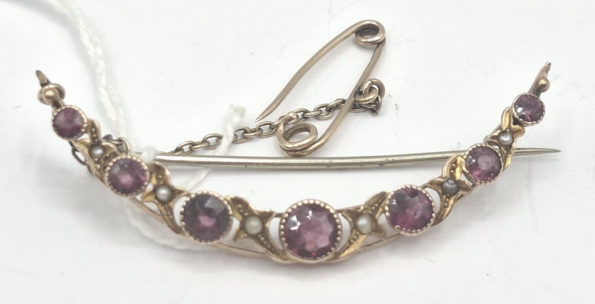 9CT GOLD BROOCH