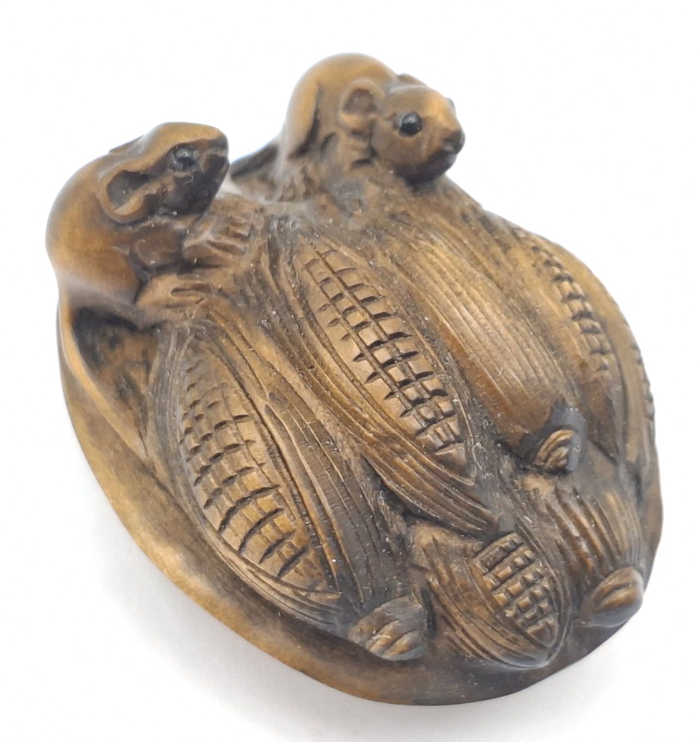 132 · JAPANESE CARVED BOXWOOD NETSUKE