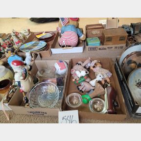 2 Boxes of Santa Claus, figurines and other items