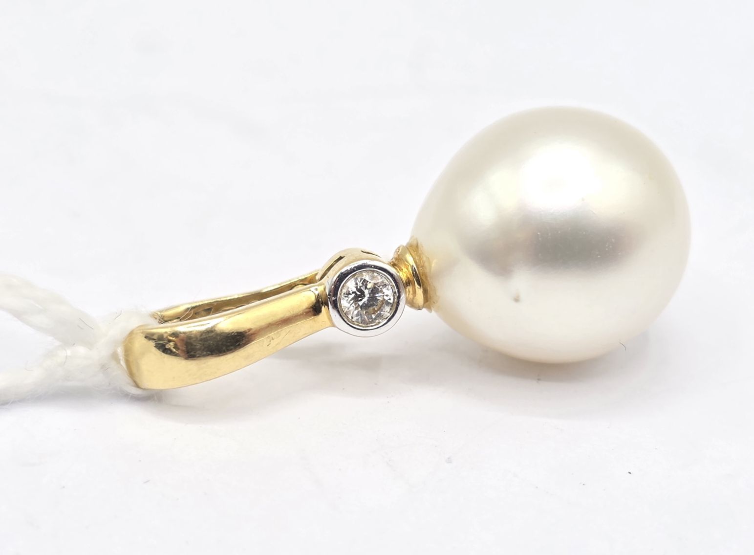 137 · SOUTH SEA PEARL AND DIAMOND PENDANT