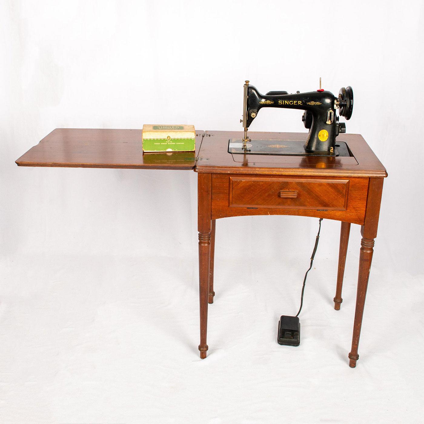 Vintage Singer Sewing Machine and Sewing Table, AJ663970