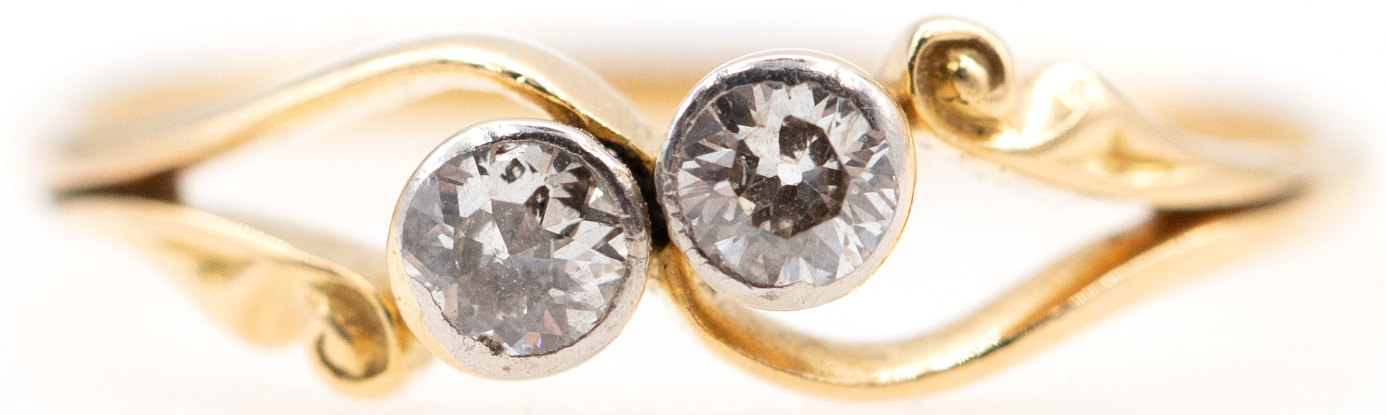 135 · 18ct Gold Ring, 2000, VGC