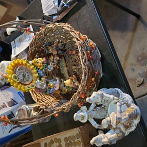 Basket and decoratice things, elephant clock, snowmen