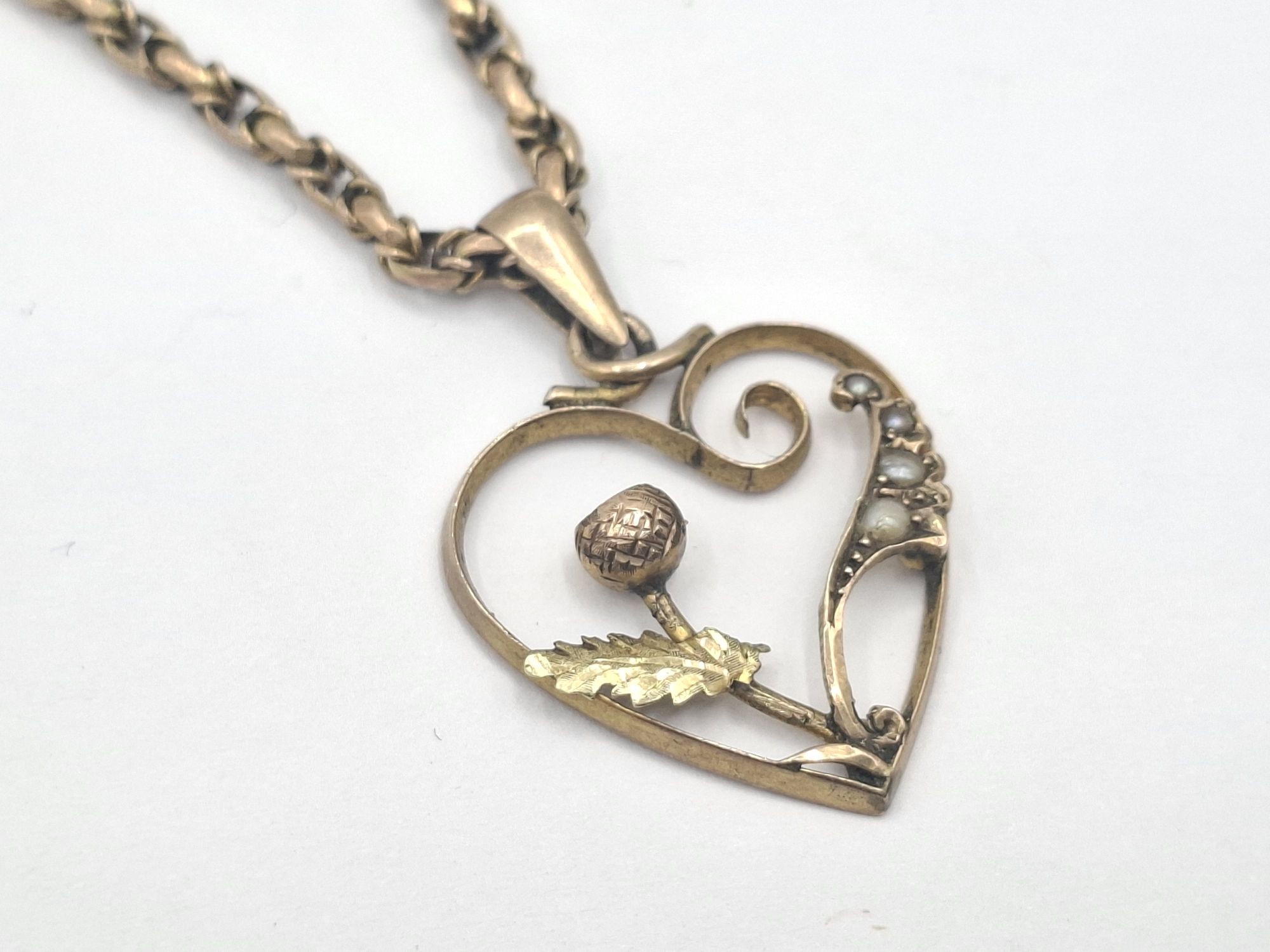 293 · 9CT HEART PENDANT ON CHAIN