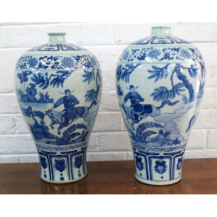 PAIR OF LARGE CHINESE VASES