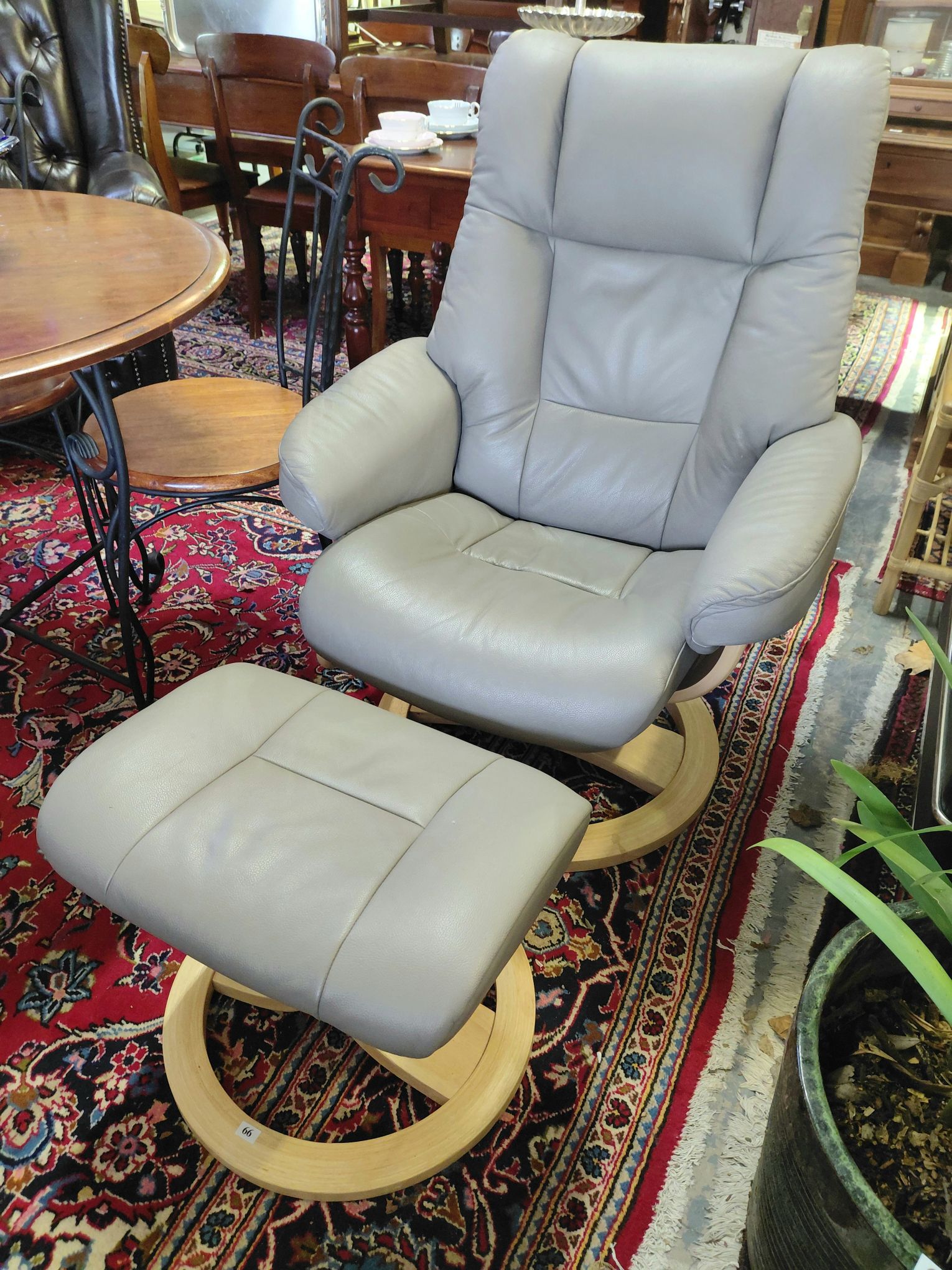 66 · MODERN LEATHER RECLINING ARMCHAIR
