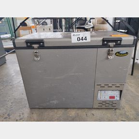 NATIONAL LUNA TRAILBOSS SERIES STAINLESS STEEL BOX FRIDGE/FREEZER
