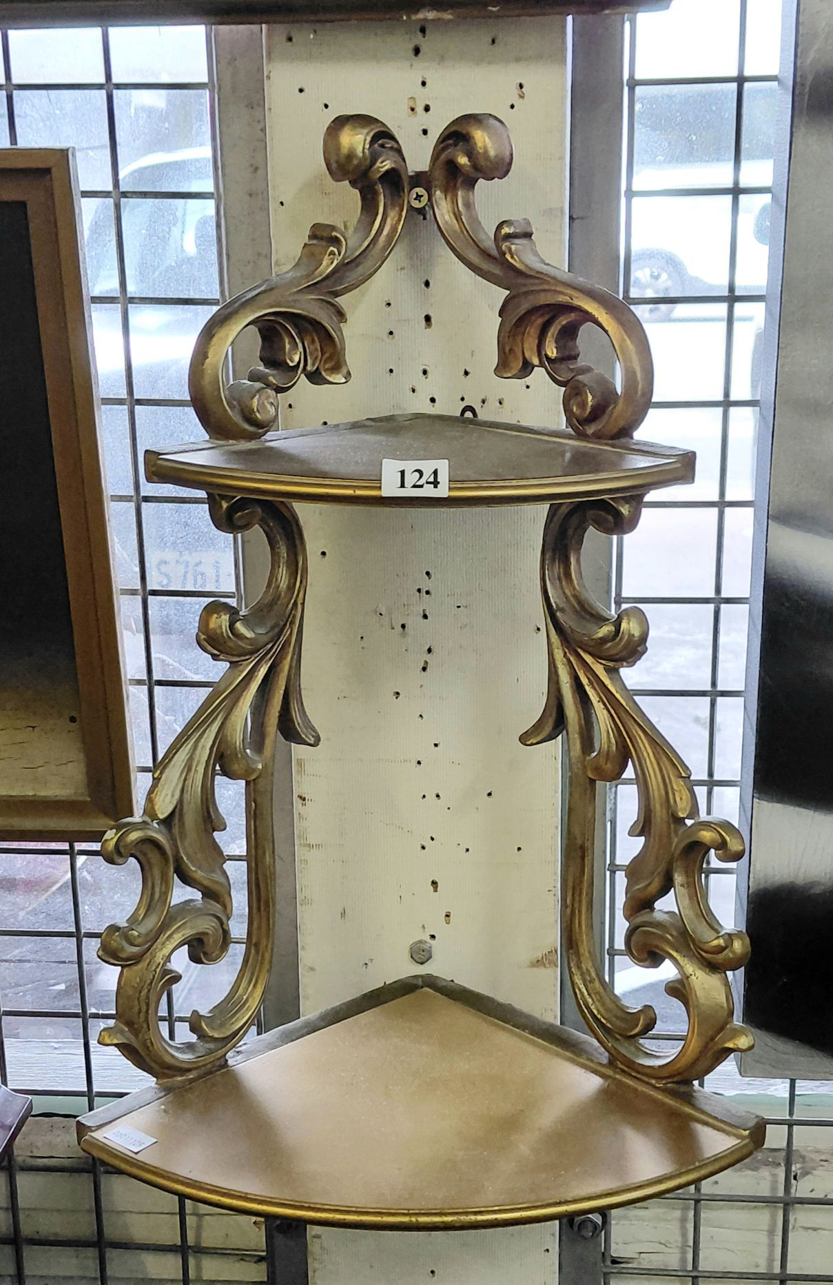 124 · CORNER SHELF