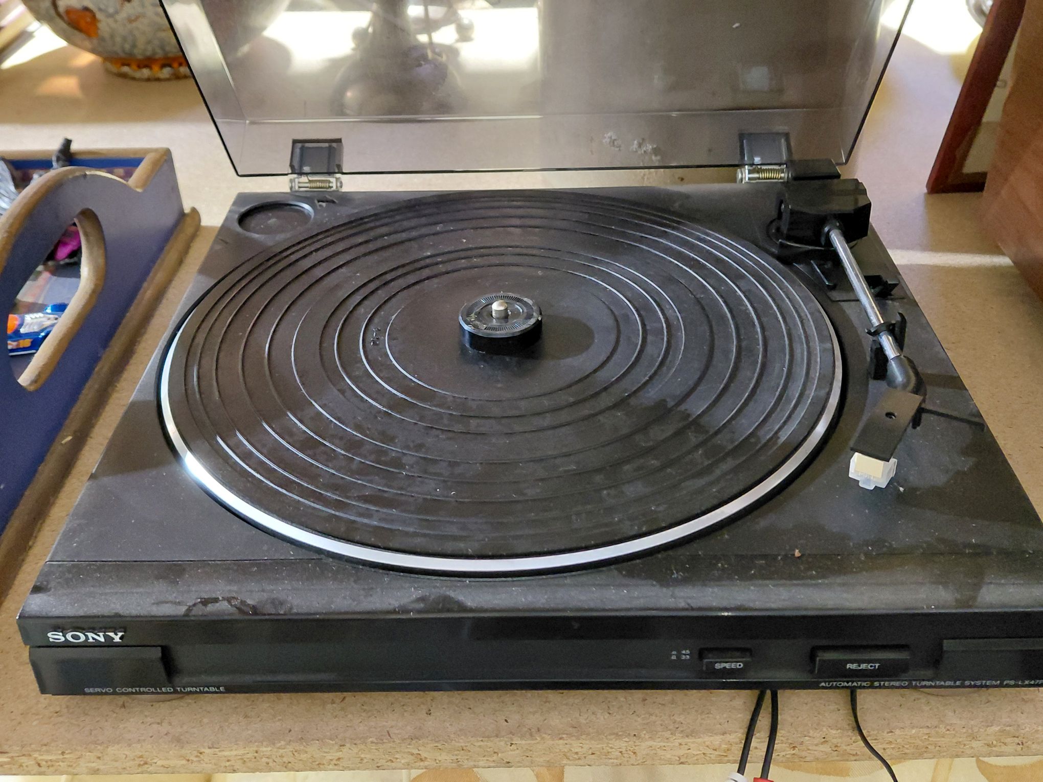 RECORD PLAYER