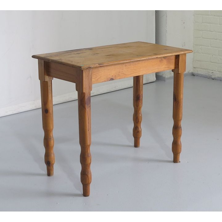 SMALL PINE TABLE