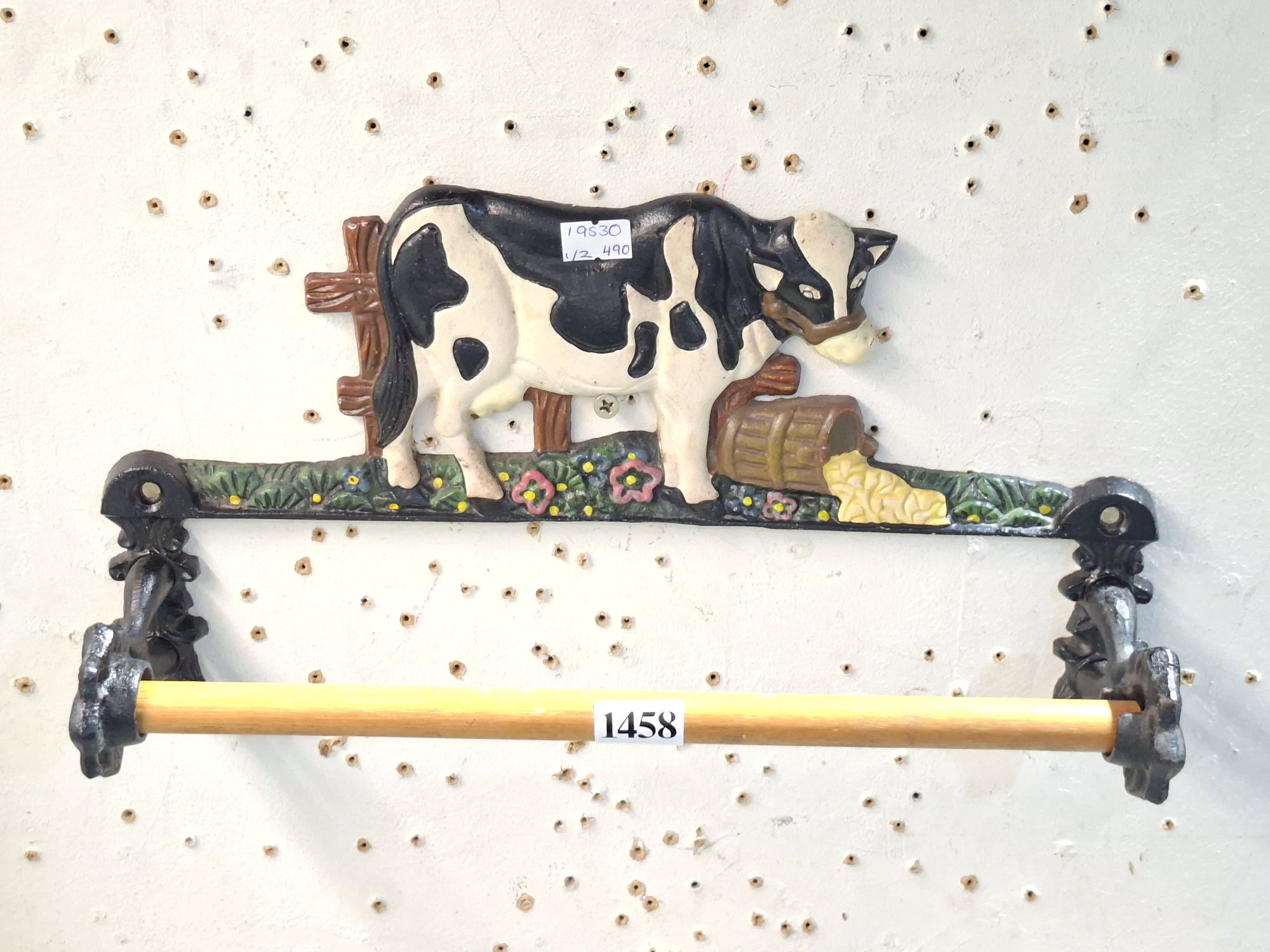 1458 · CAST IRON TOWEL HOLDER,