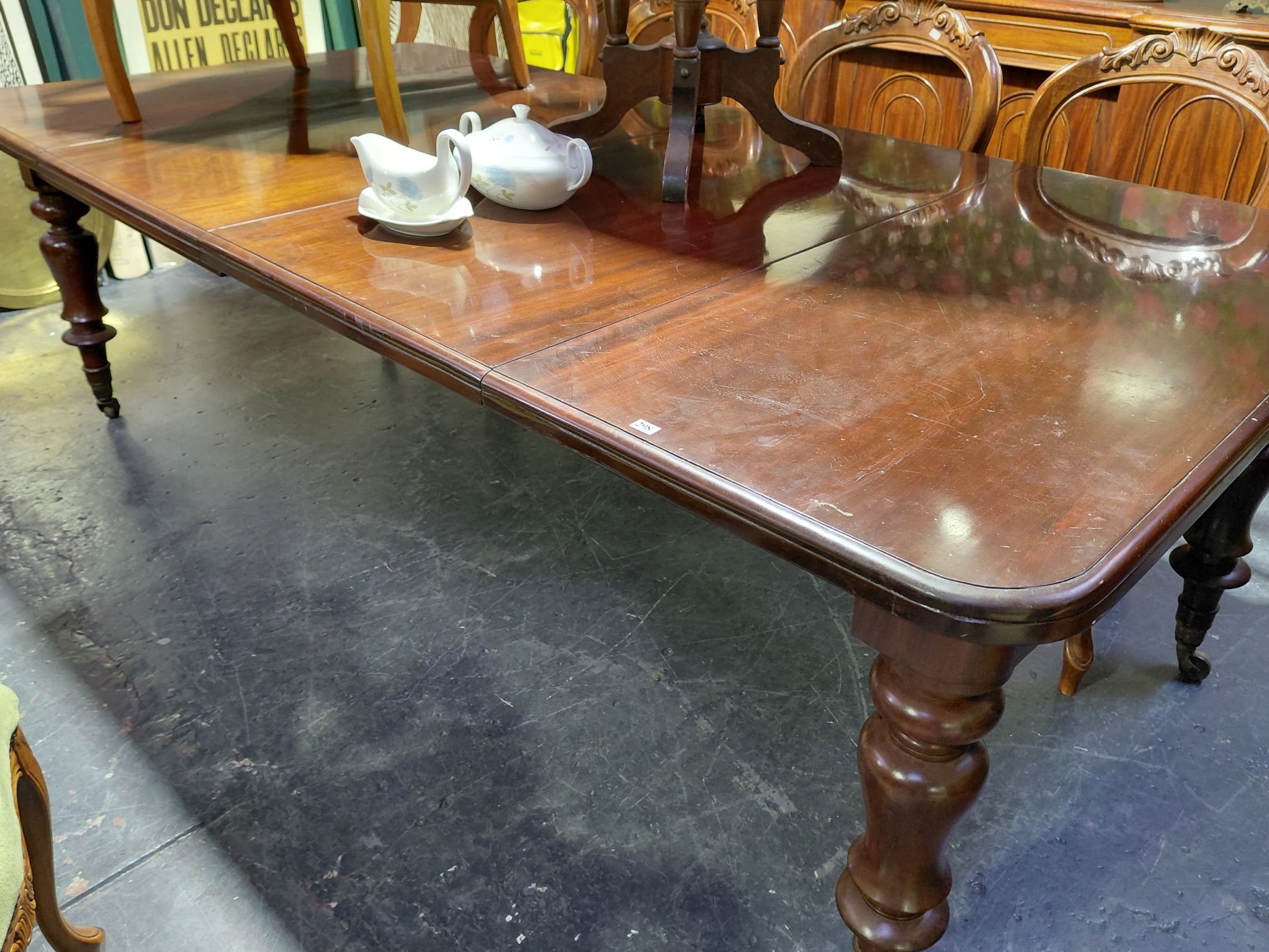 298 · VICTORIAN DINING TABLE
