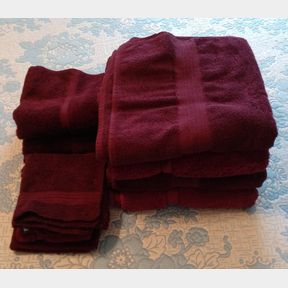 Lot of Burgandy Bath Towels, Hand Towels & Wash Cloths