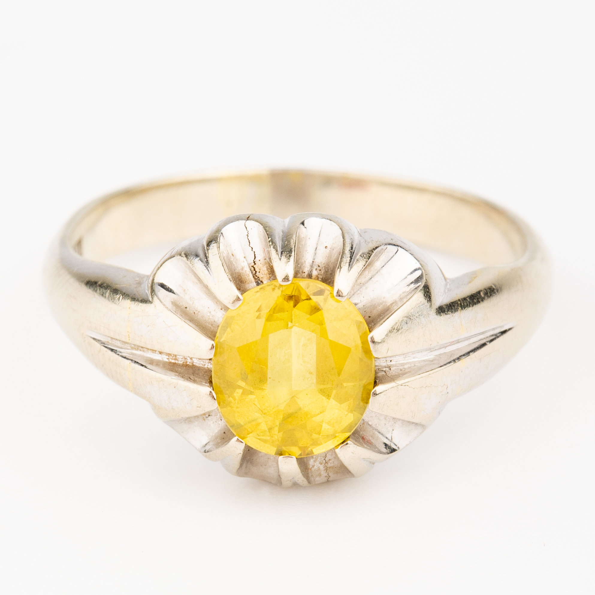 9 · 18ct Gold Sapphire Ring