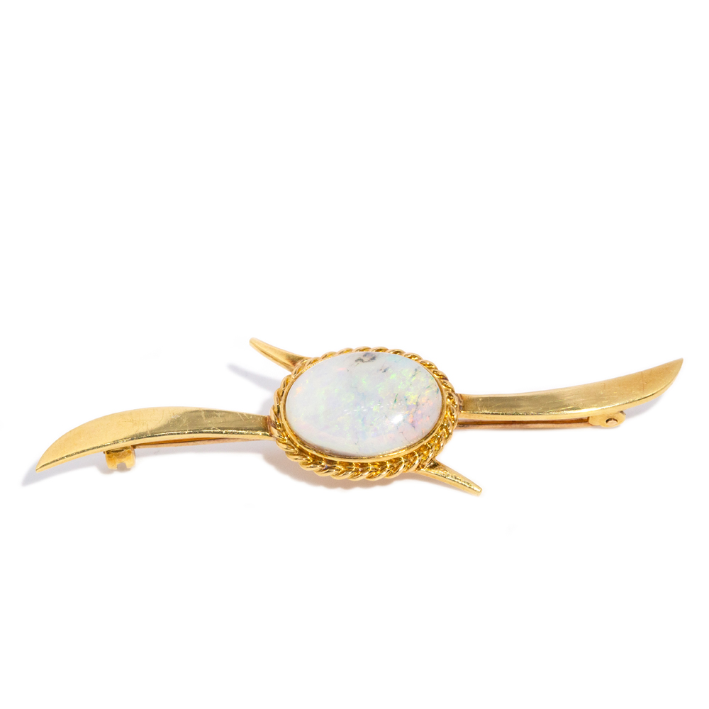21 · Crystal Opal Cabochon Bar Brooch 18ct Gold