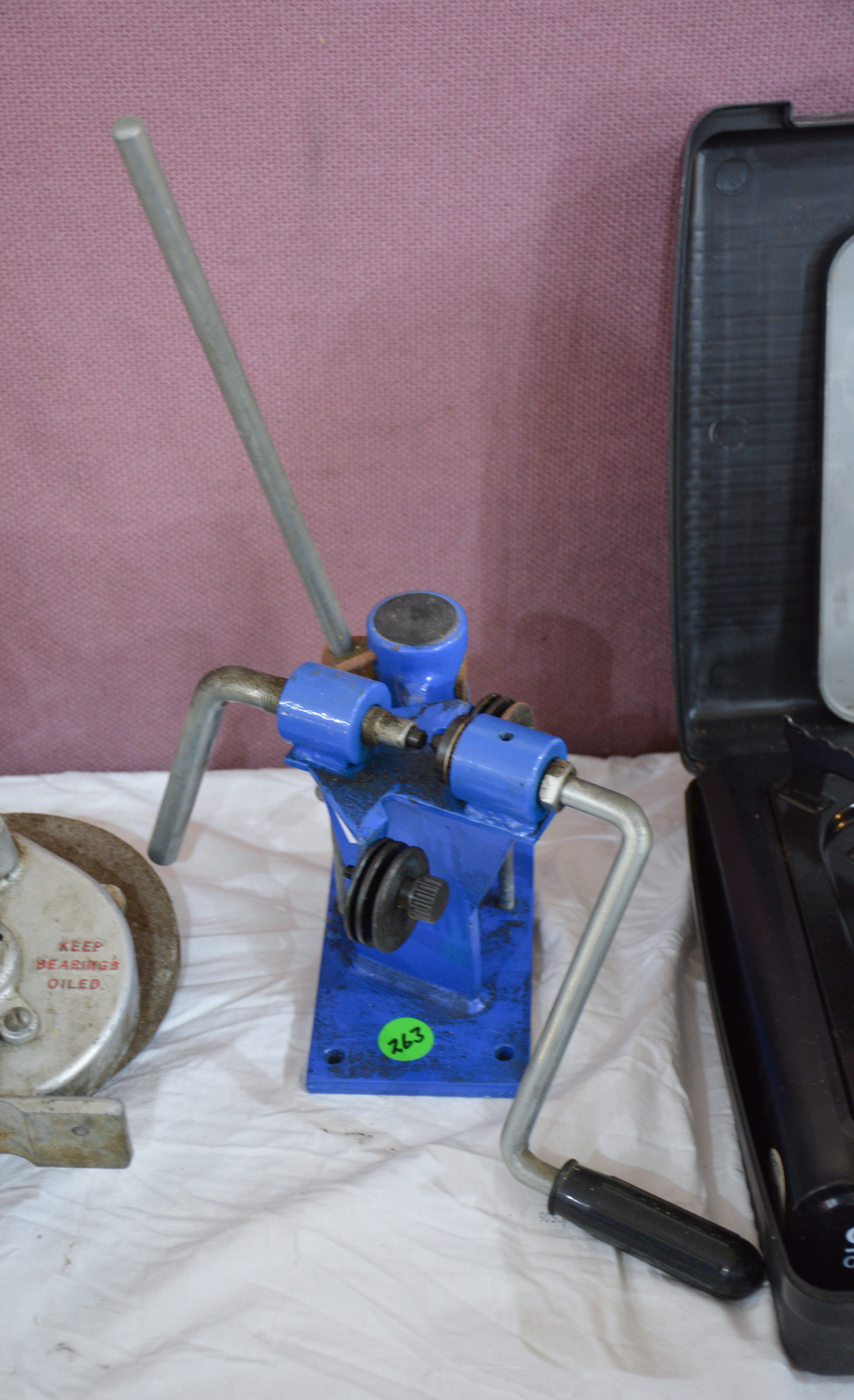 2-in-1 Chainsaw Chain Rivet Breaker and Spinner — sold at auction in New Zealand for $50