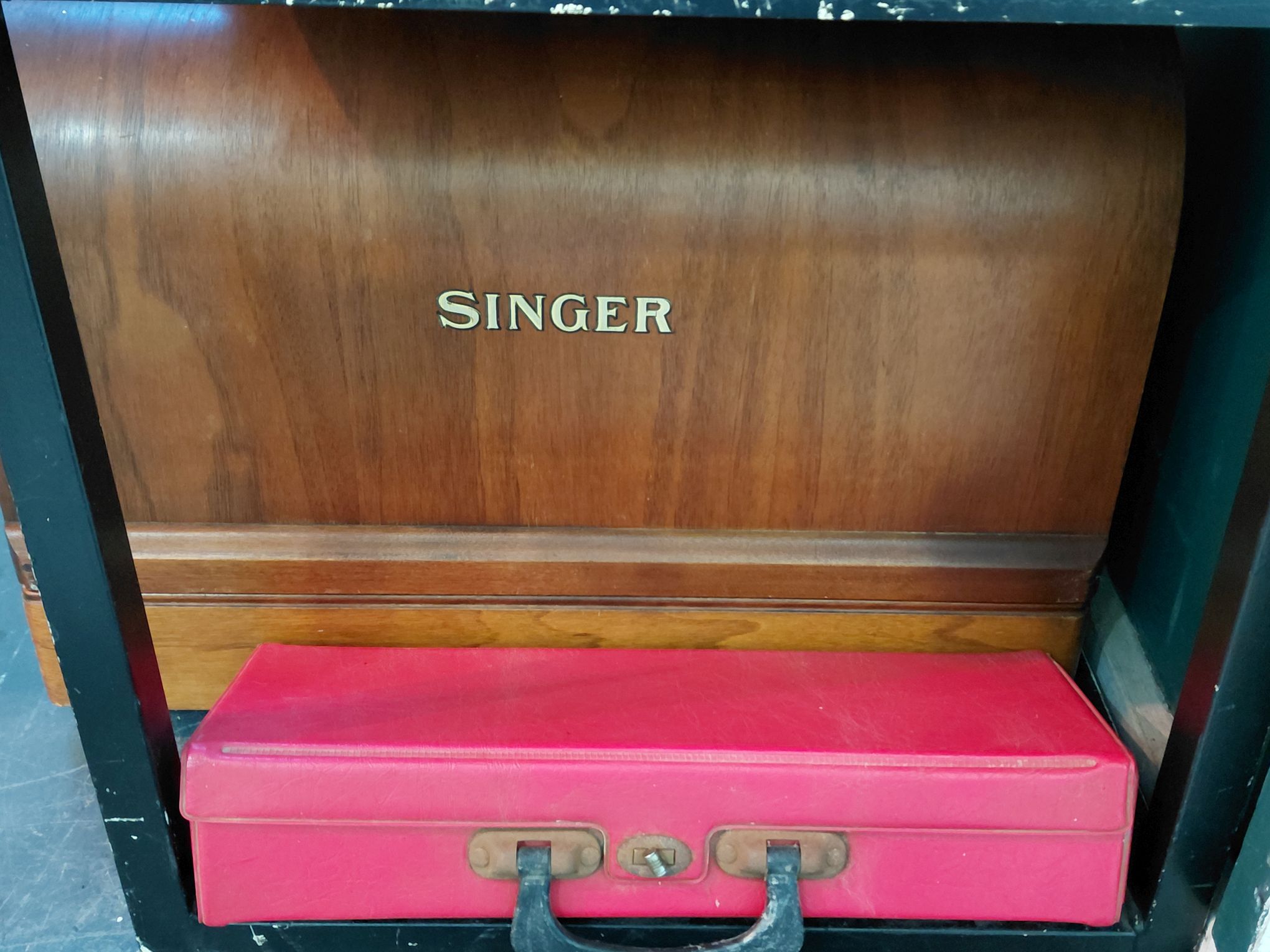 329 · SINGER SEWING MACHINE