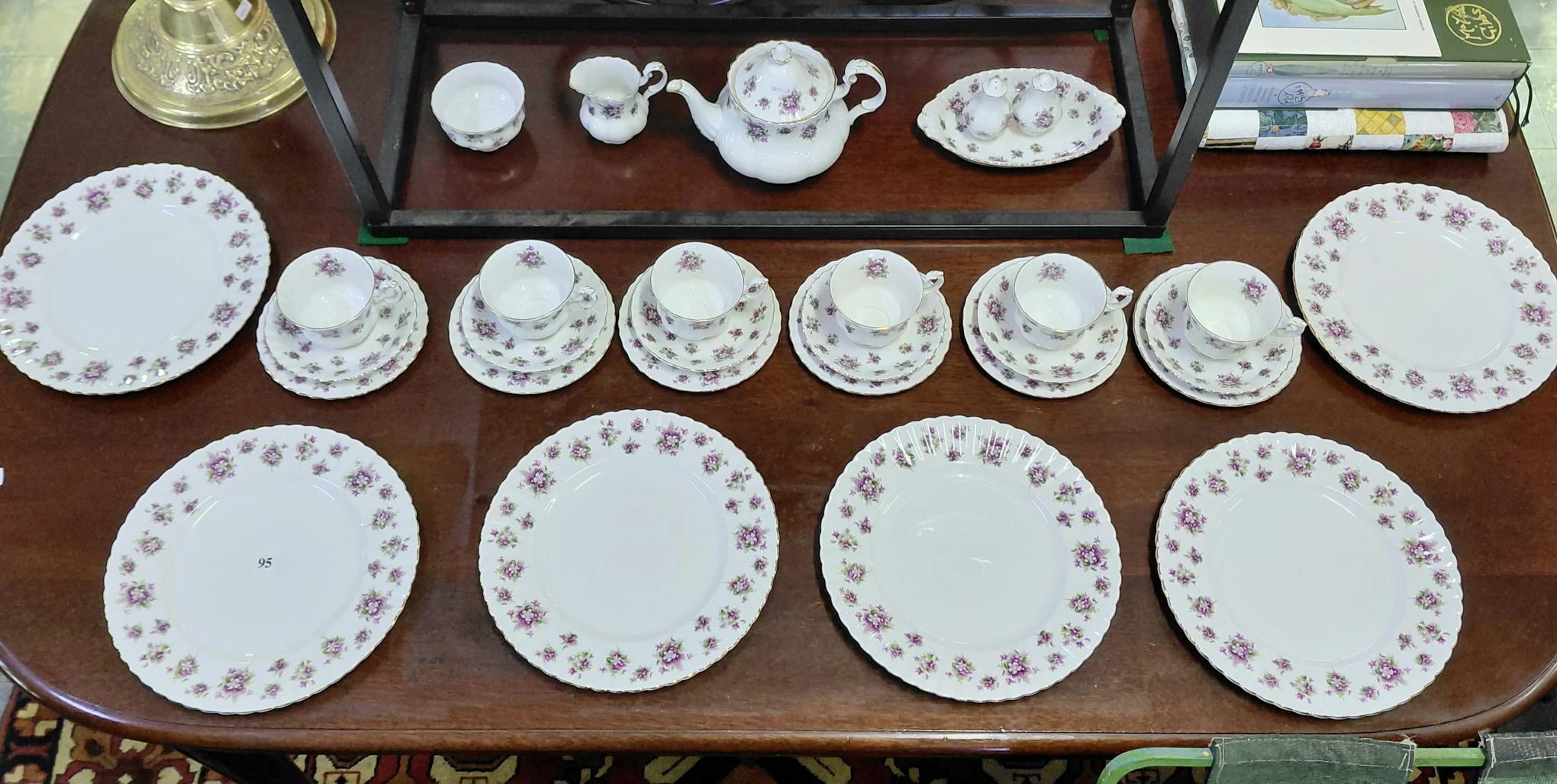 ROYAL ALBERT DINNER SET