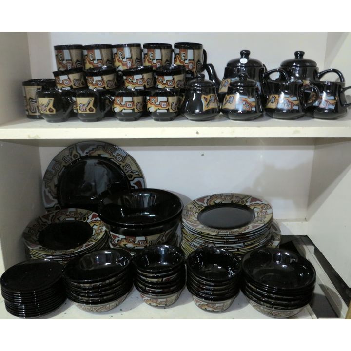 ARCOROC DINNER AND TEA SERVICE