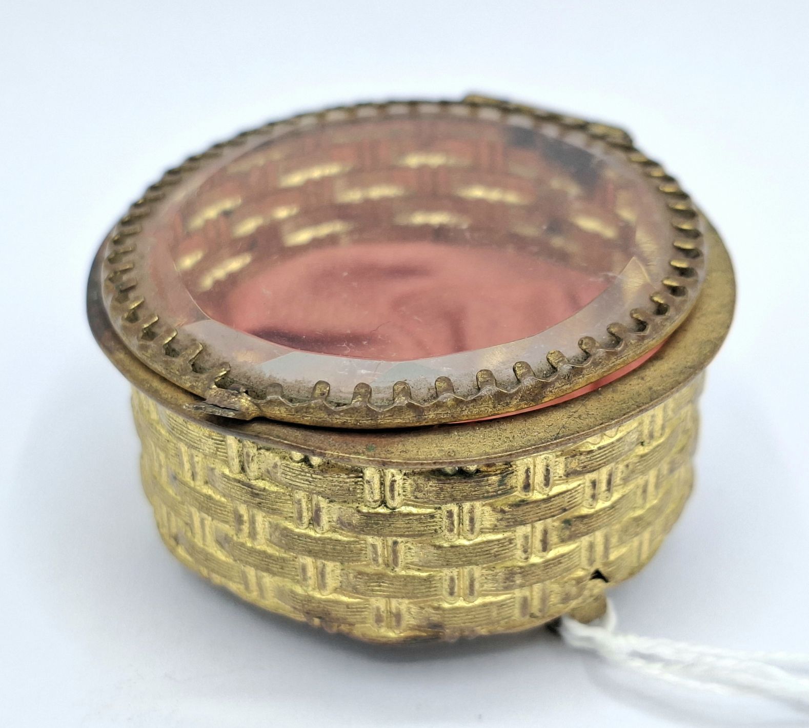 17 · VINTAGE BASKET WEAVE RING BOX