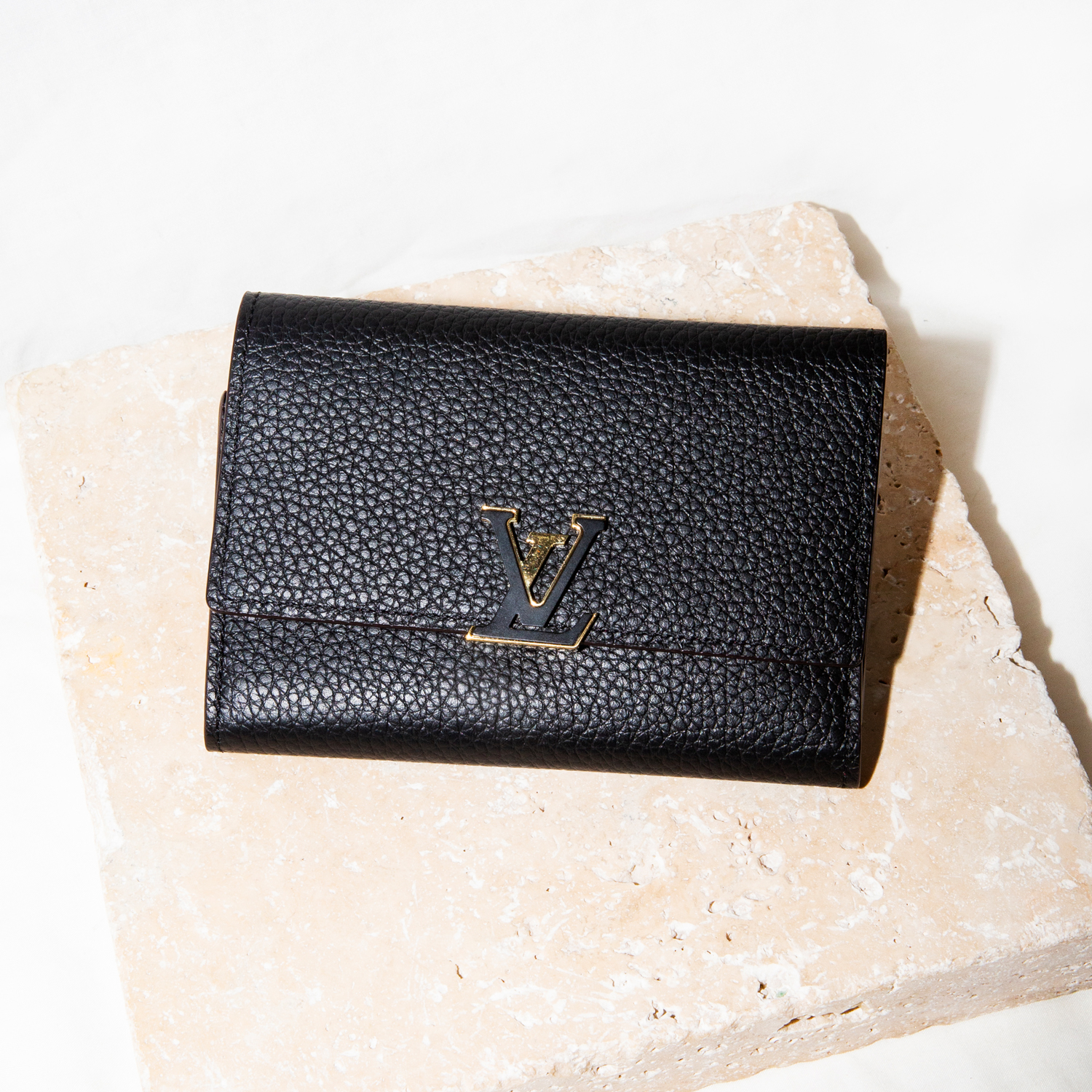 Louis Vuitton Capucines Compact Wallet - Noir Rose