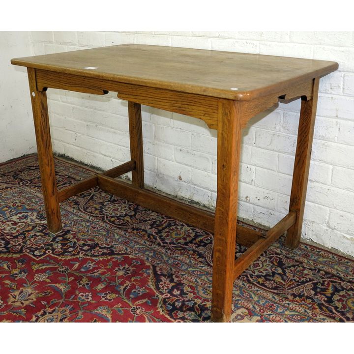 EARLY 20TH CENTURY OAK TABLE
