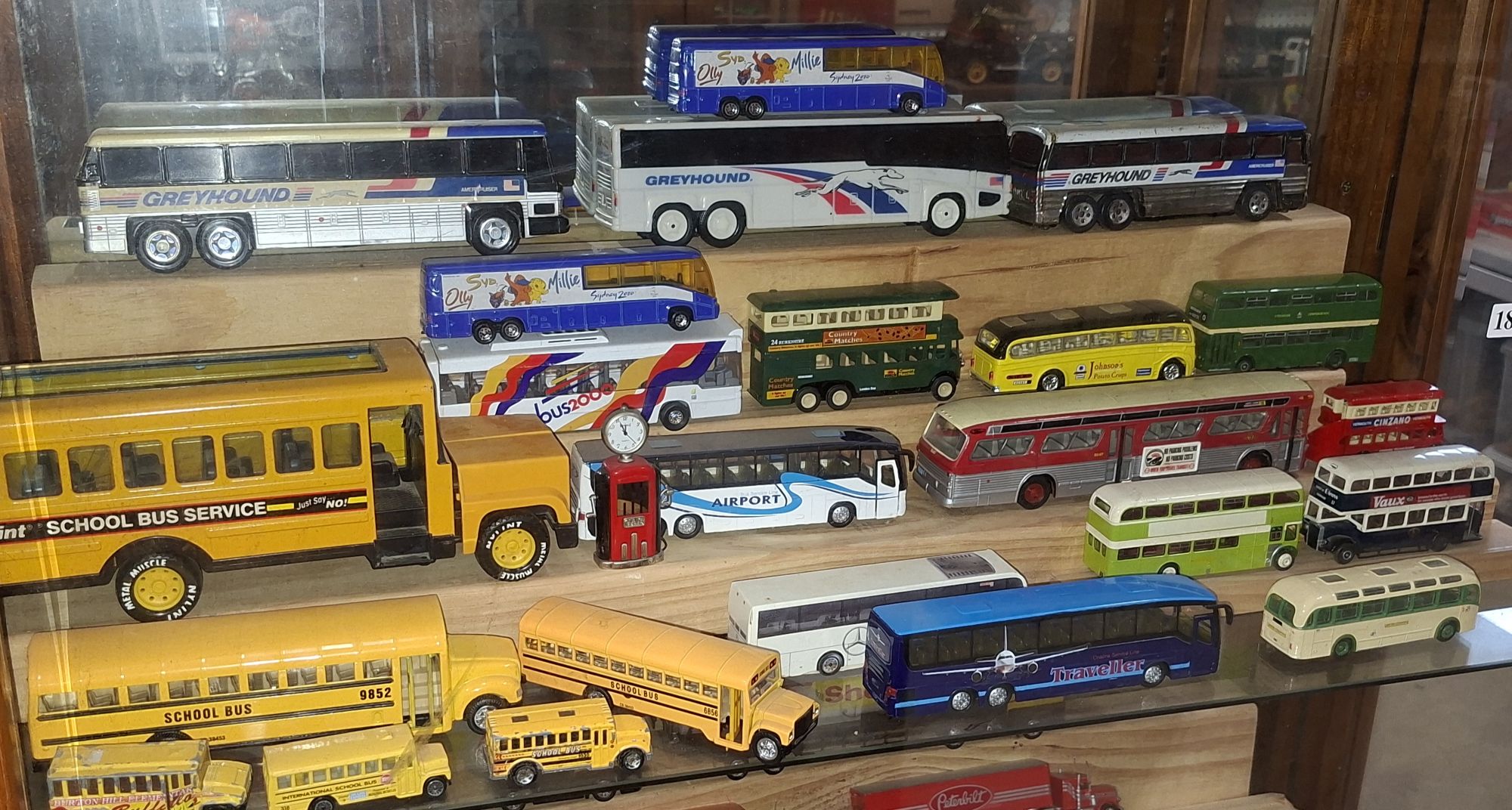 186 · DIE CAST BUSES
