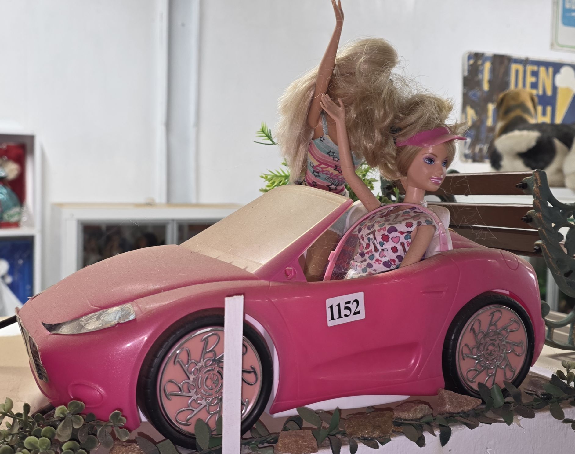1152 · BARBIE CAR AND DOLLS