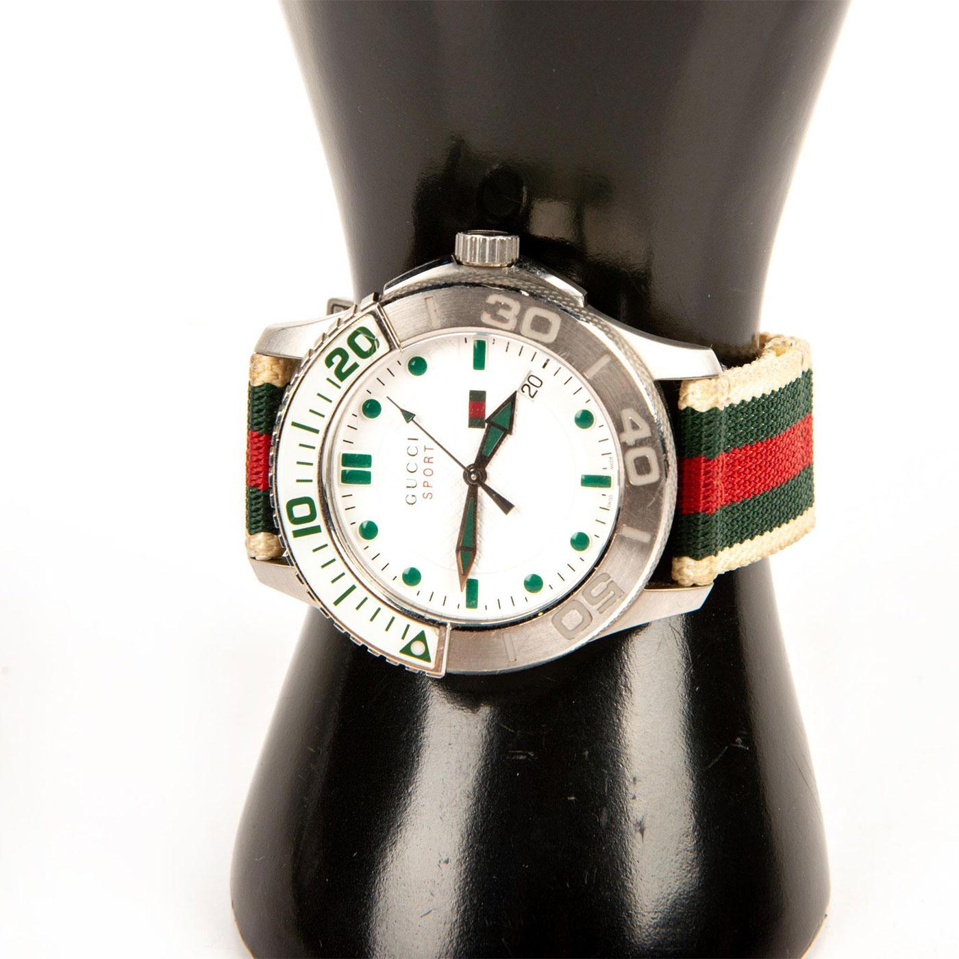 der ovre etage Dripping Gucci G - Timeless Sport Watch, Green and Red | Lion and Unicorn